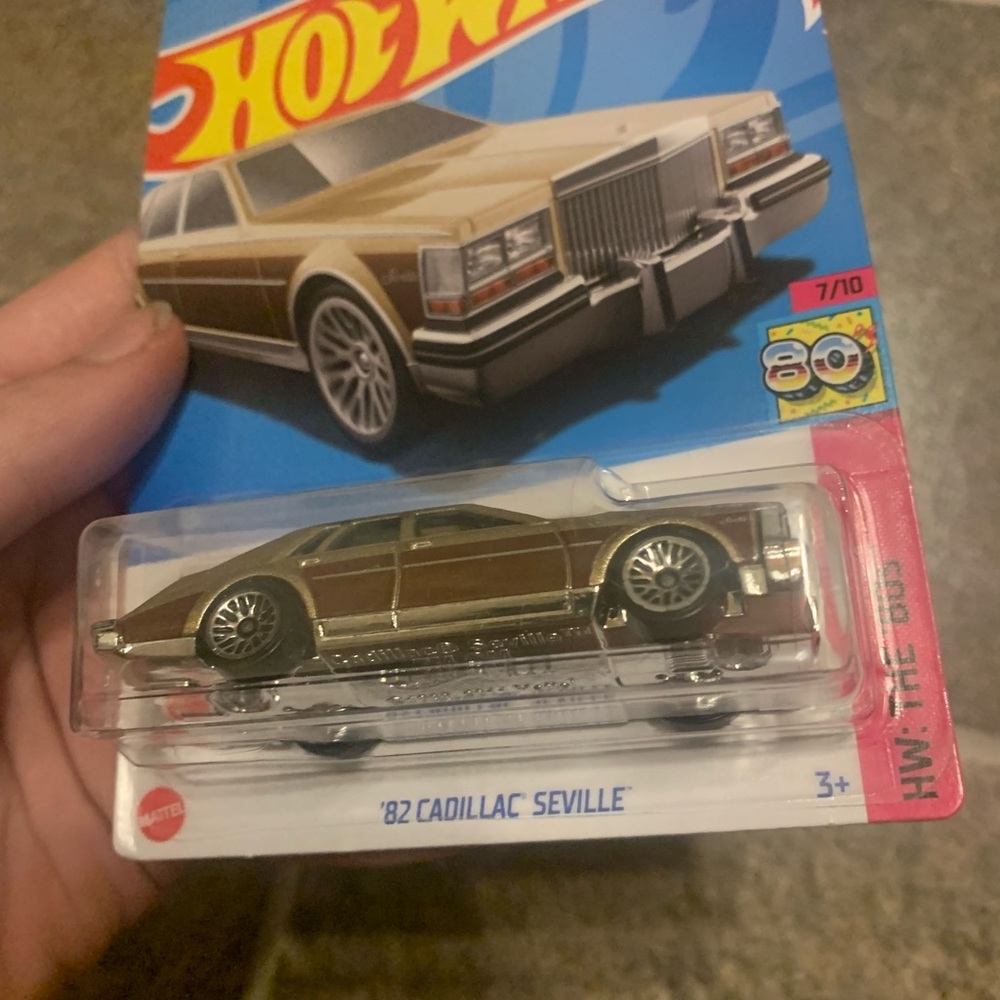 Hot Wheels '82 Cadillac Seville Metallic Gold #75 - 2023 HW: The '80s - Picture 2 of 3